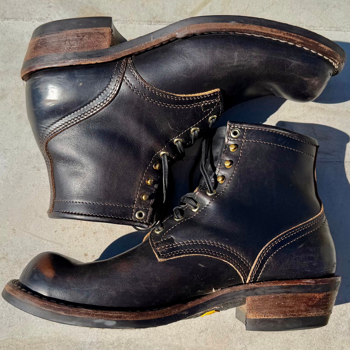 Photo by dyl on May 31, 2026 of the Nicks Prospector in Horween Black Chromexcel.