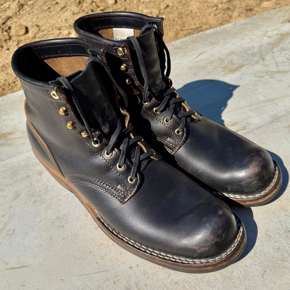 Photo by dyl on May 31, 2026 of the Nicks Prospector in Horween Black Chromexcel.