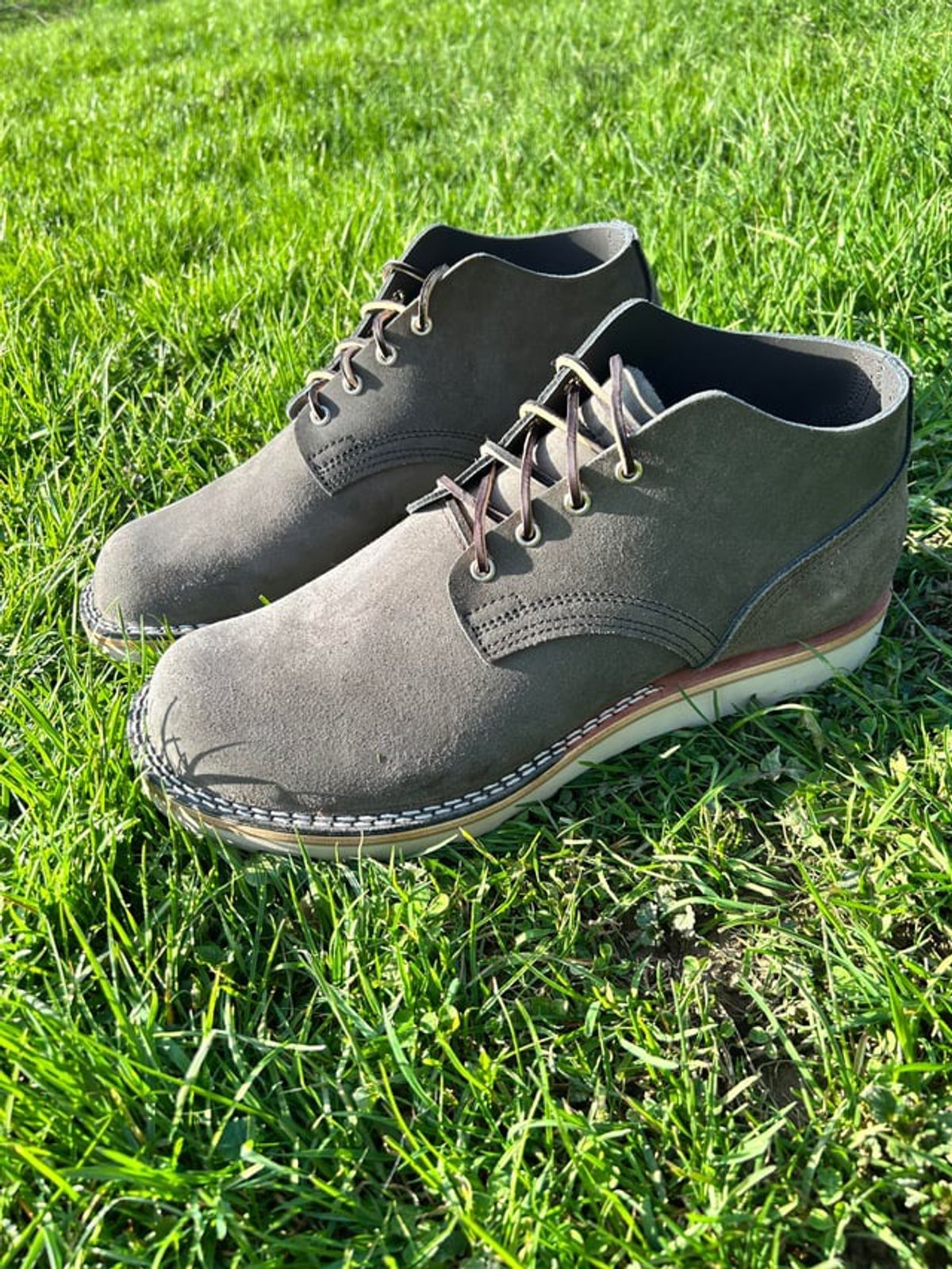 Photo by dyl on April 24, 2025 of the Nicks Riverfront in Seidel 1964 Gray Roughout.