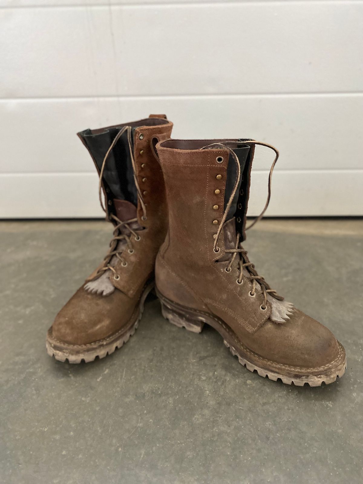 Photo by Forester on June 28, 2025 of the DeVito Boot Co. 10” Bobtail Brown Roughout in Seidel Brown Oil Tan Roughout.
