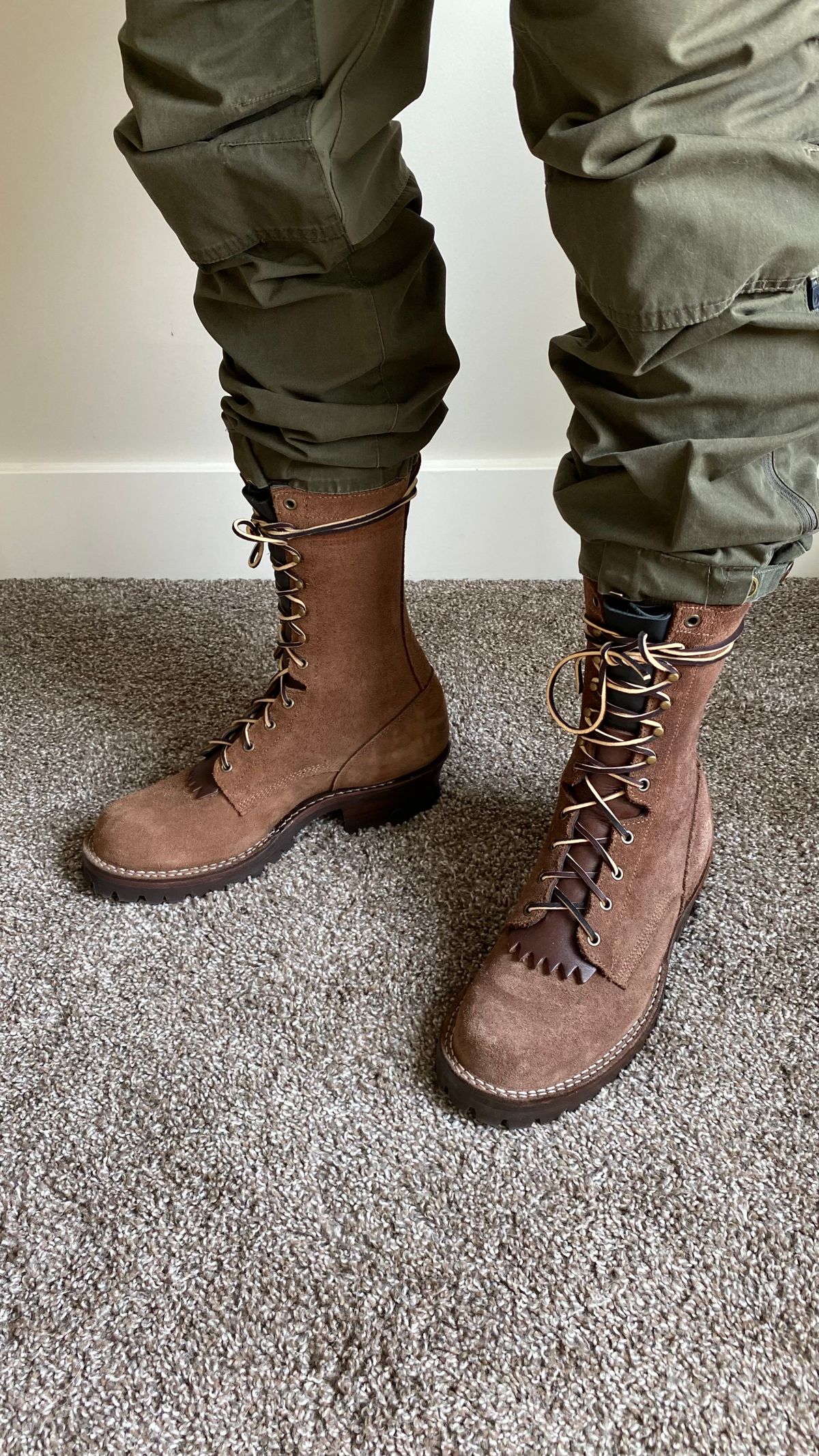 Photo by Forester on June 20, 2025 of the DeVito Boot Co. 10” Bobtail Brown Roughout in Seidel Brown Oil Tan Roughout.