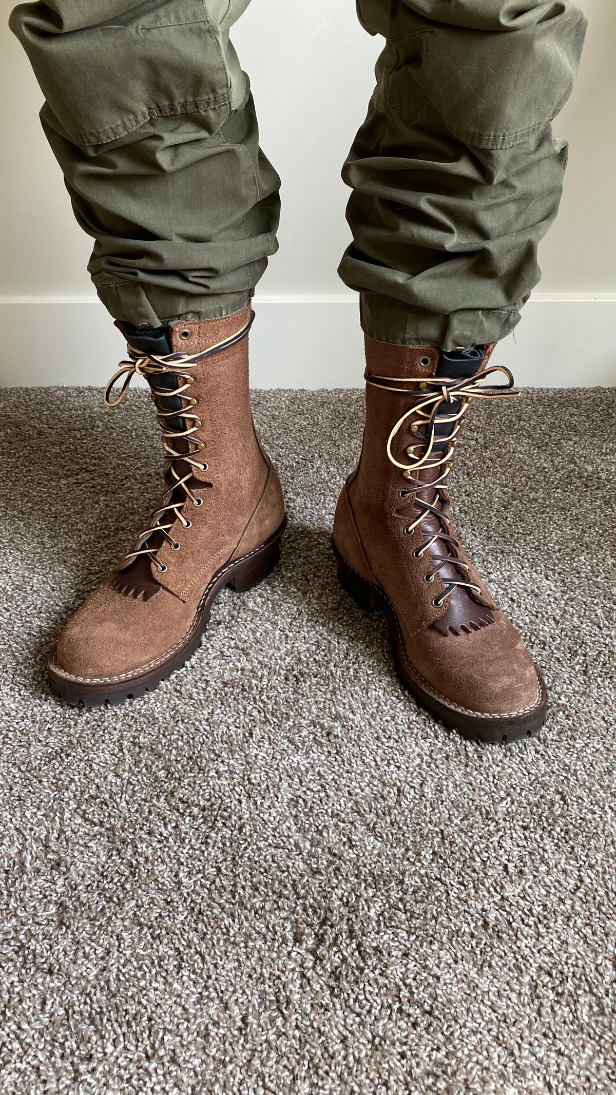 Photo by Forester on June 20, 2025 of the DeVito Boot Co. 10” Bobtail Brown Roughout in Seidel Brown Oil Tan Roughout.