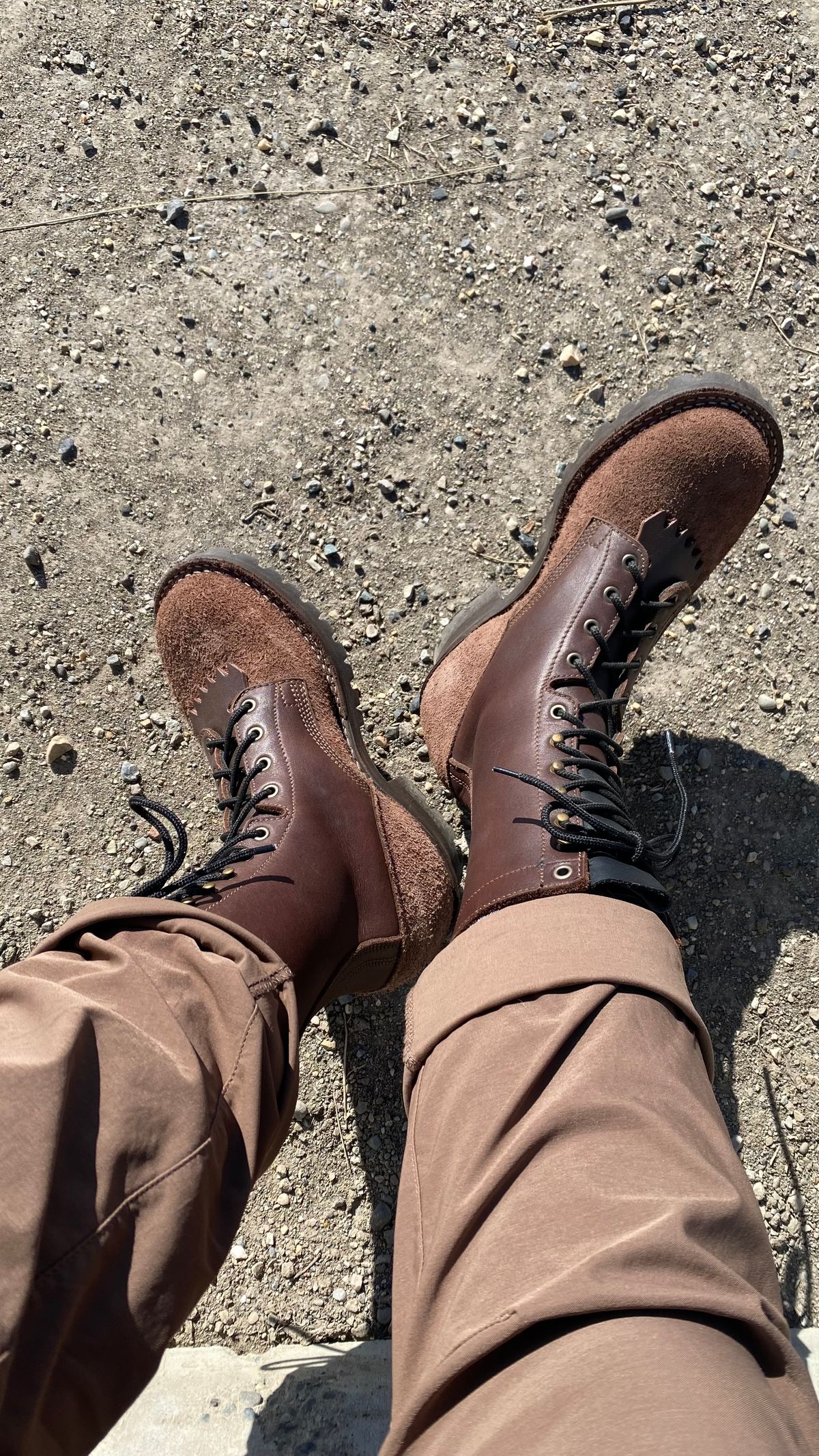 Photo by Forester on May 5, 2025 of the DeVito Boot Co. 10” Bobtail Brown Combo in Seidel Brown Oil Tan & Seidel Brown Oil Tan Roughout & Seidel Black Congo Harley.