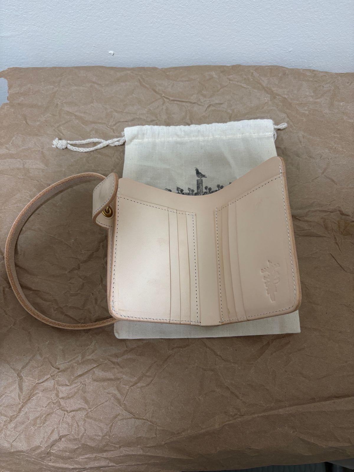 Photo by TastefulGent on October 1, 2025 of the Pigeon Tree Mid-Wallet Snap Bifold Version 3 in Unknown Natural Veg Tan.