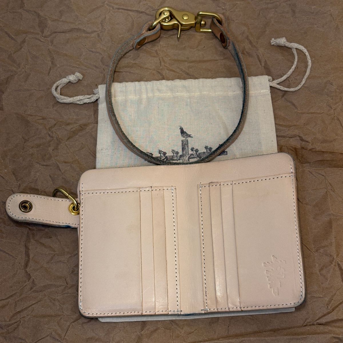 Photo by TastefulGent on December 2, 2025 of the Pigeon Tree Mid-Wallet Snap Bifold Version 3 in Unknown Natural Veg Tan.