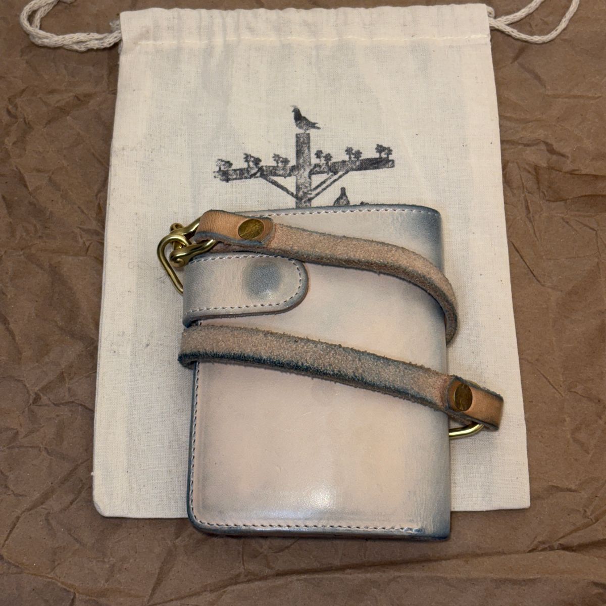 Photo by TastefulGent on December 2, 2025 of the Pigeon Tree Mid-Wallet Snap Bifold Version 3 in Unknown Natural Veg Tan.