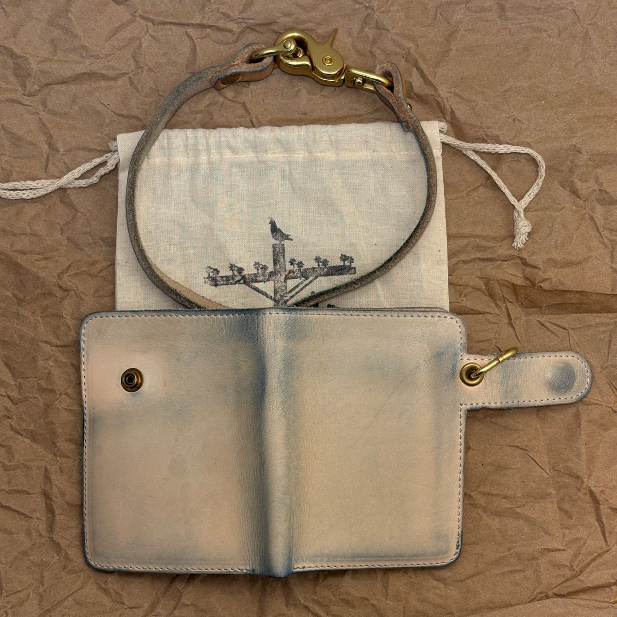 Photo by TastefulGent on January 1, 2026 of the Pigeon Tree Mid-Wallet Snap Bifold Version 3 in Unknown Natural Veg Tan.