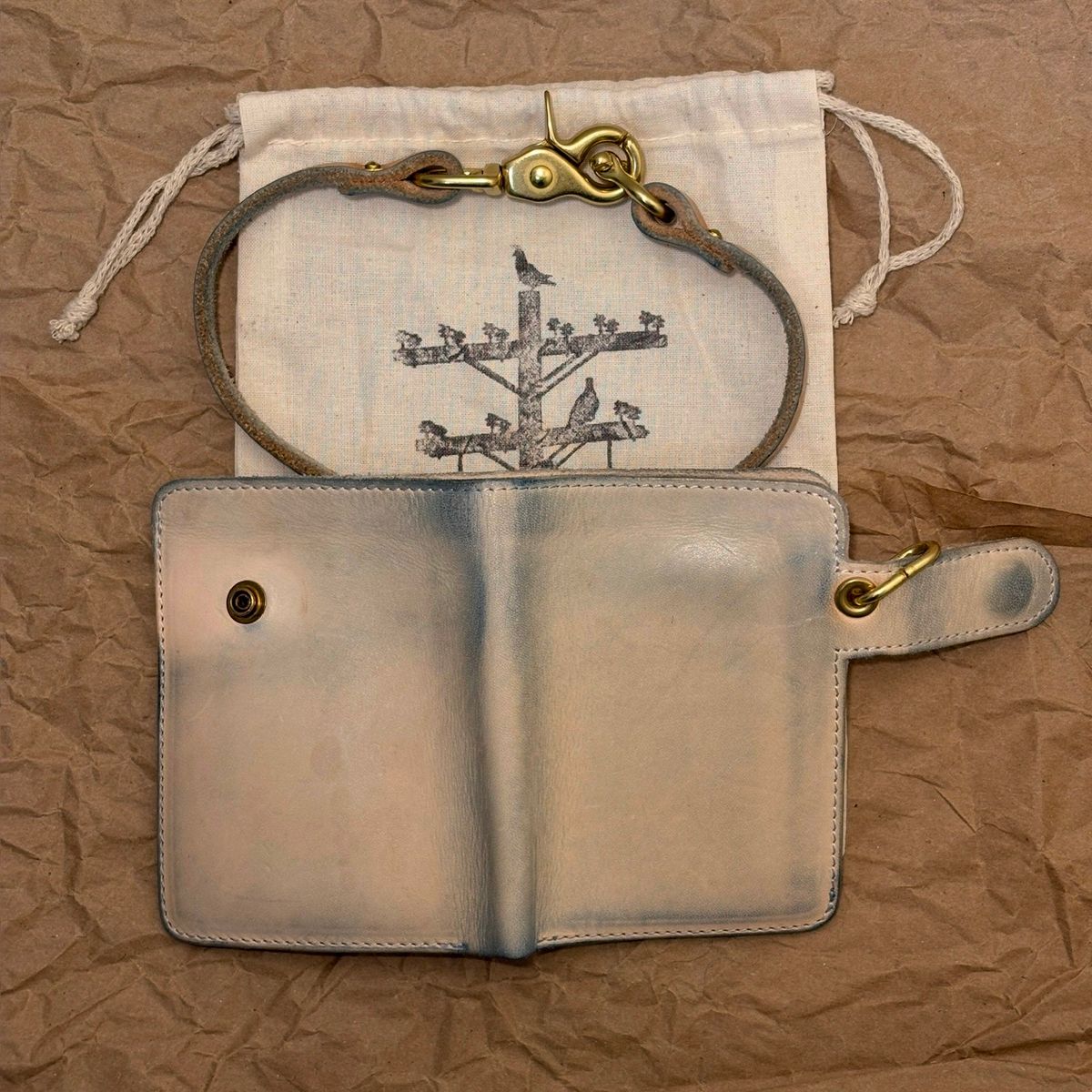 Photo by TastefulGent on February 1, 2026 of the Pigeon Tree Mid-Wallet Snap Bifold Version 3 in Unknown Natural Veg Tan.