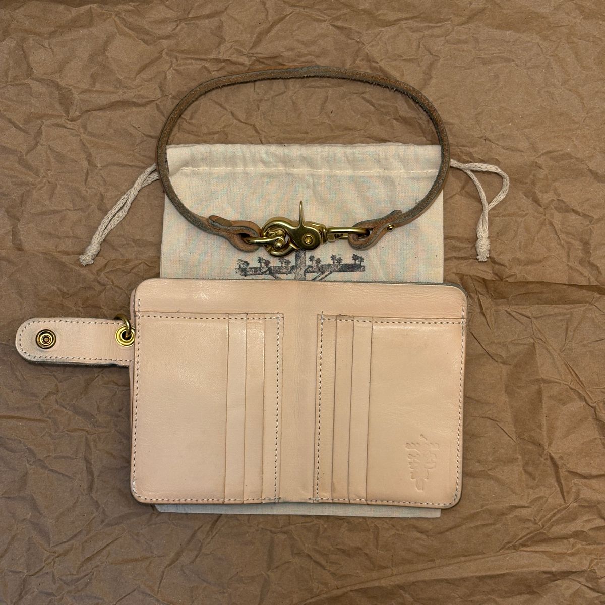 Photo by TastefulGent on April 5, 2026 of the Pigeon Tree Mid-Wallet Snap Bifold Version 3 in Unknown Natural Veg Tan.