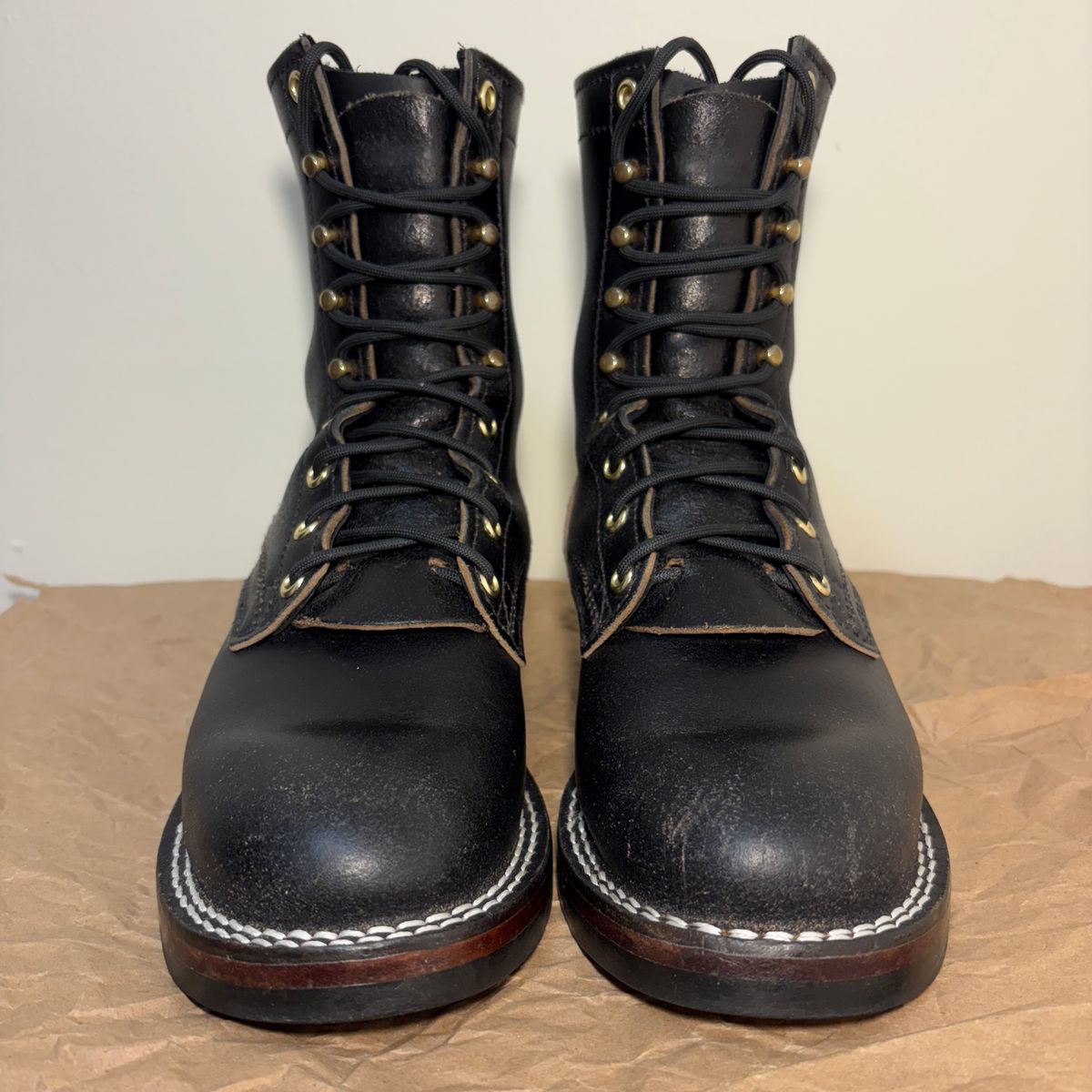 Photo by TastefulGent on January 1, 2026 of the Nicks MTO in Horween Black Waxed Flesh.