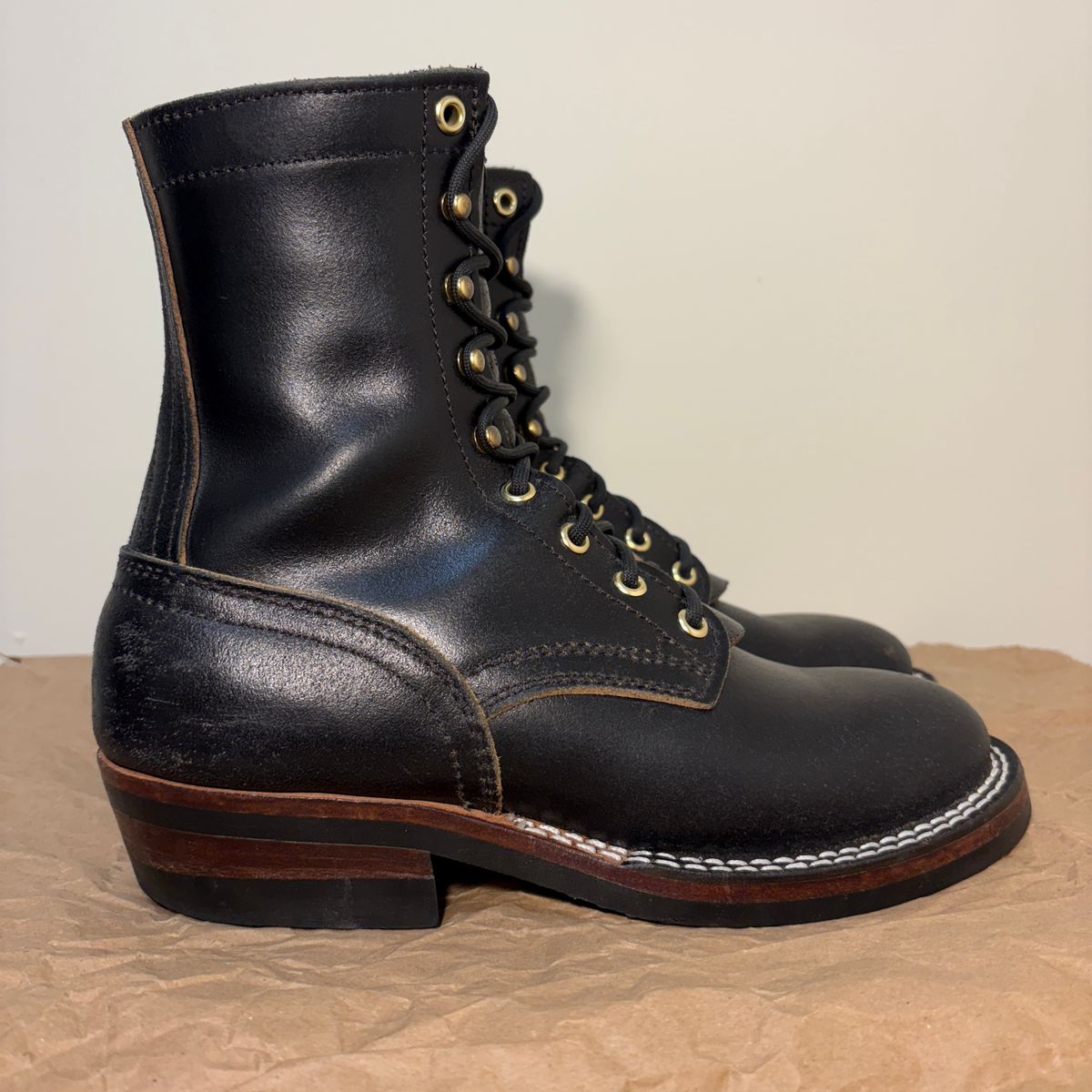 Photo by TastefulGent on January 1, 2026 of the Nicks MTO in Horween Black Waxed Flesh.