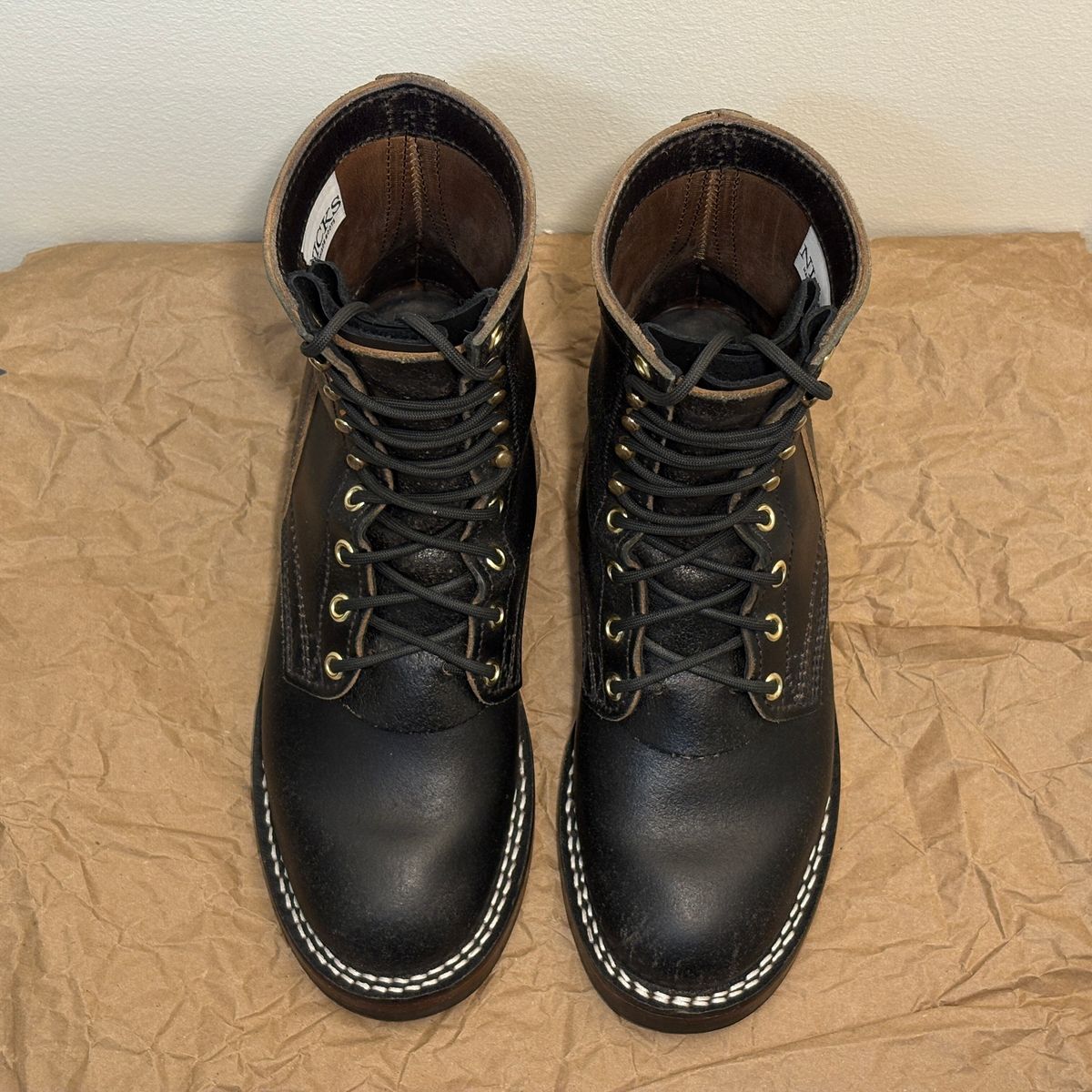 Photo by TastefulGent on January 1, 2026 of the Nicks MTO in Horween Black Waxed Flesh.