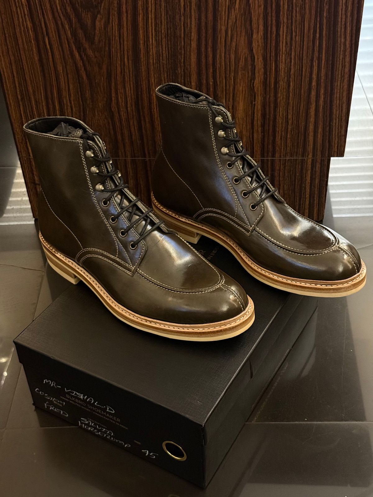 Photo by vishhh on April 2, 2026 of the Blkbrd Shoemaker Fred in Maryam Salvia Horsebutt.