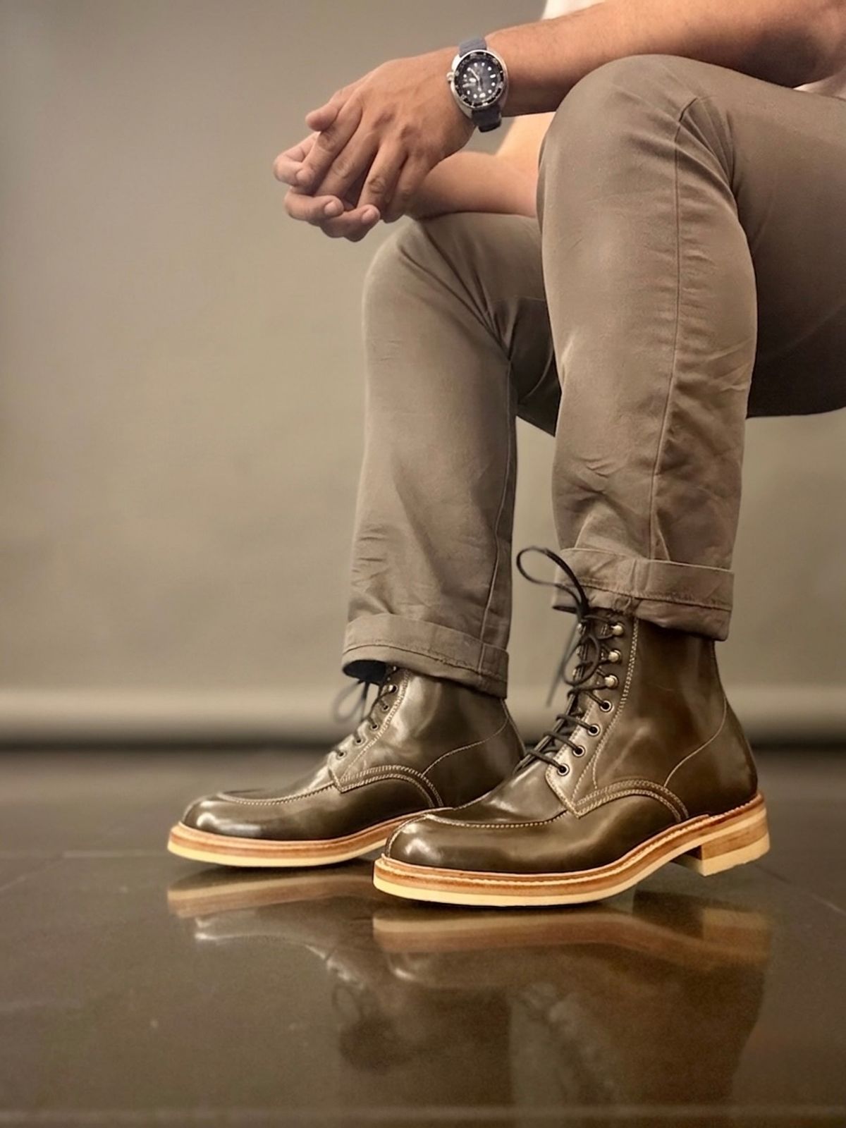 Photo by vishhh on April 2, 2026 of the Blkbrd Shoemaker Fred in Maryam Salvia Horsebutt.