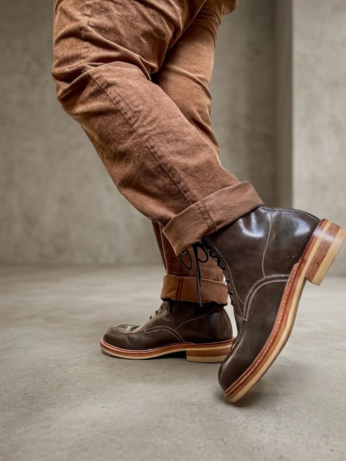 Photo by vishhh on April 7, 2026 of the Blkbrd Shoemaker Fred in Maryam Salvia Horsebutt.