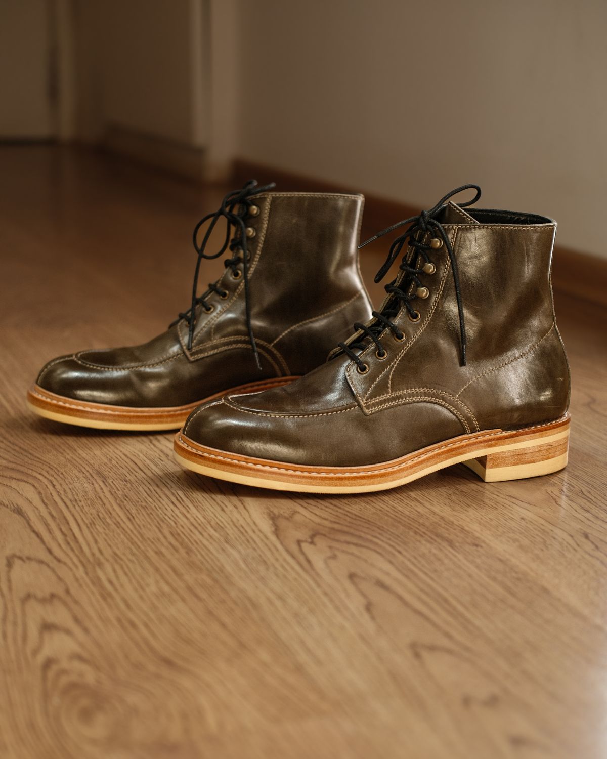 Photo by vishhh on April 9, 2026 of the Blkbrd Shoemaker Fred in Maryam Salvia Horsebutt.