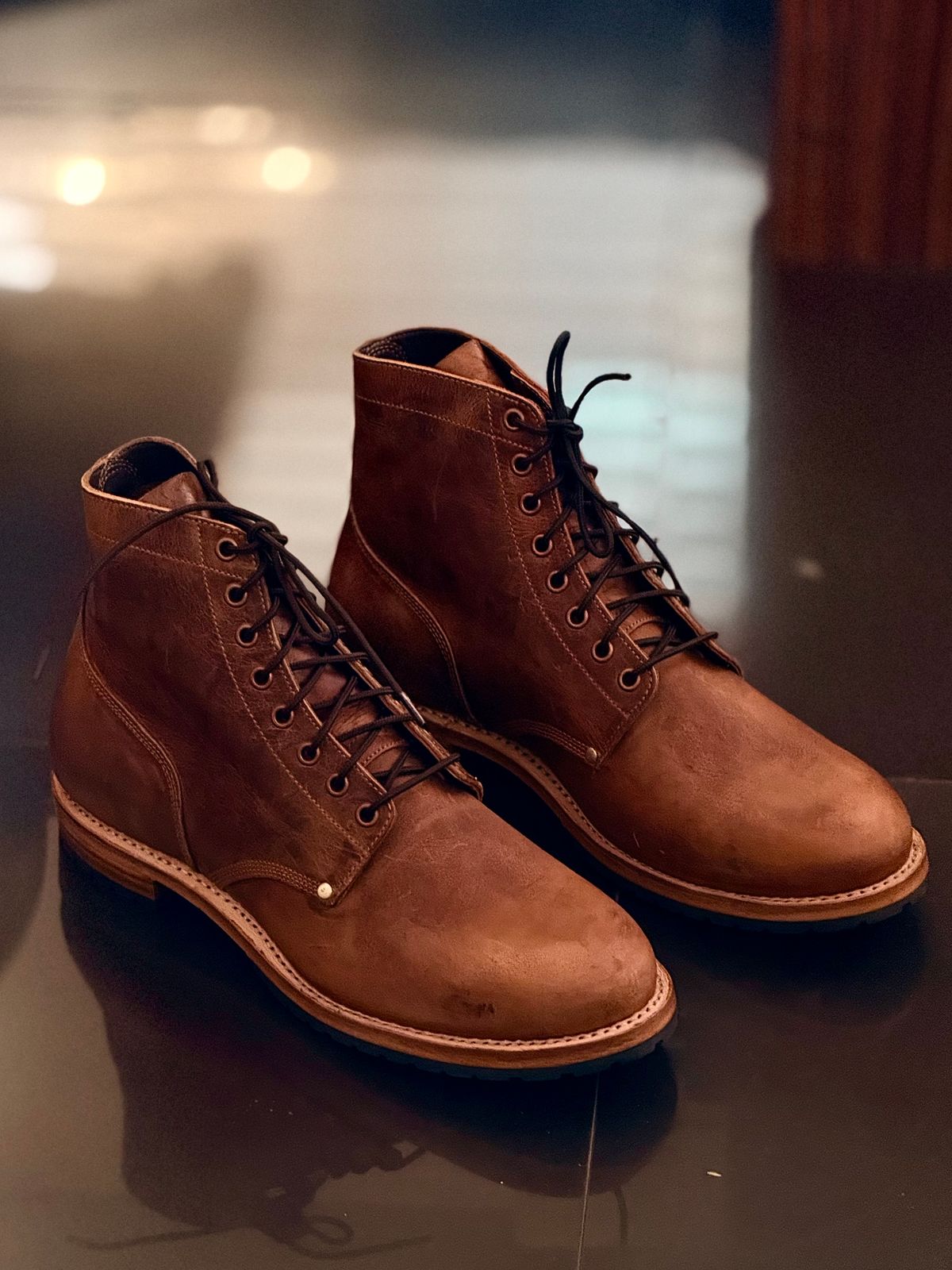 Photo by vishhh on October 29, 2025 of the Craft & Glory Service Boot in Full Grain Waxed Water Buffalo.