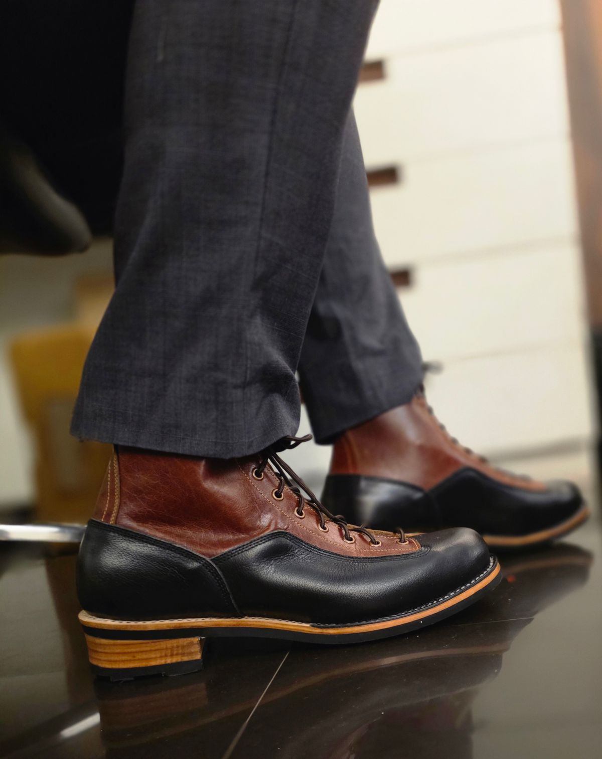 Photo by vishhh on September 15, 2025 of the Craft & Glory Outlander 6" Black Tan in Full Grain Waxed Water Buffalo.