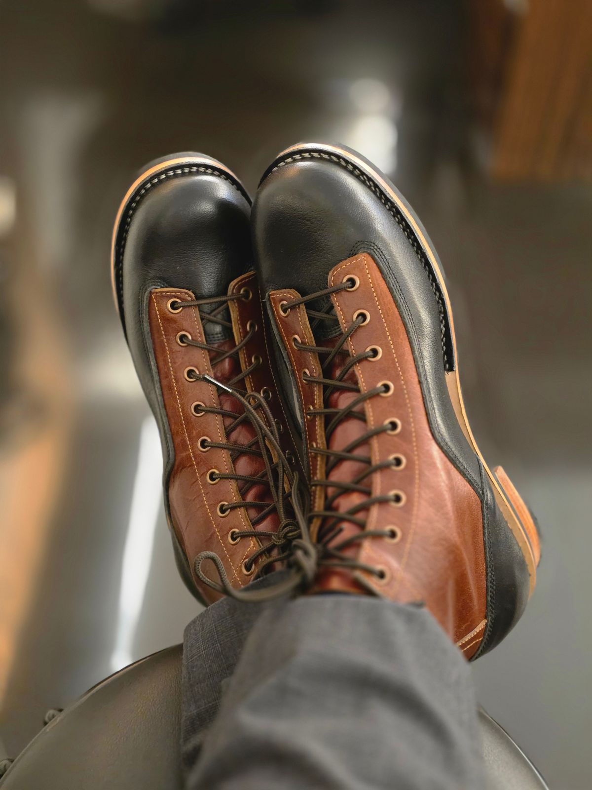 Photo by vishhh on September 15, 2025 of the Craft & Glory Outlander 6" Black Tan in Full Grain Waxed Water Buffalo.