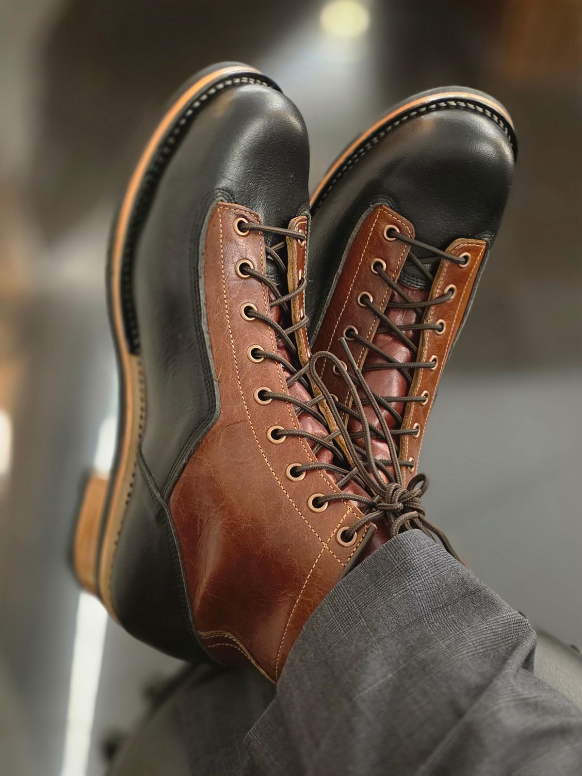 Photo by vishhh on September 15, 2025 of the Craft & Glory Outlander 6" Black Tan in Full Grain Waxed Water Buffalo.