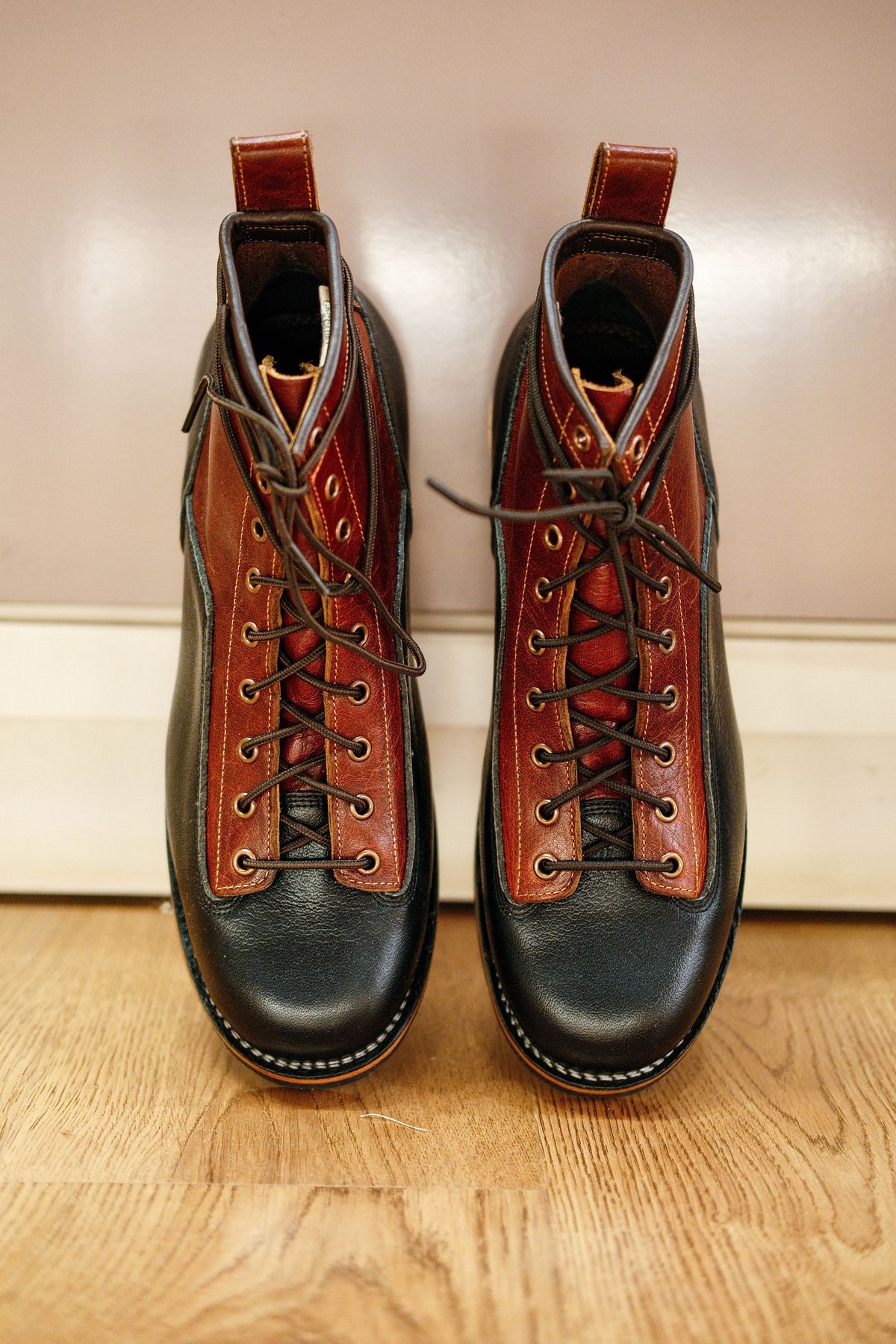 Photo by vishhh on September 16, 2025 of the Craft & Glory Outlander 6" Black Tan in Full Grain Waxed Water Buffalo.