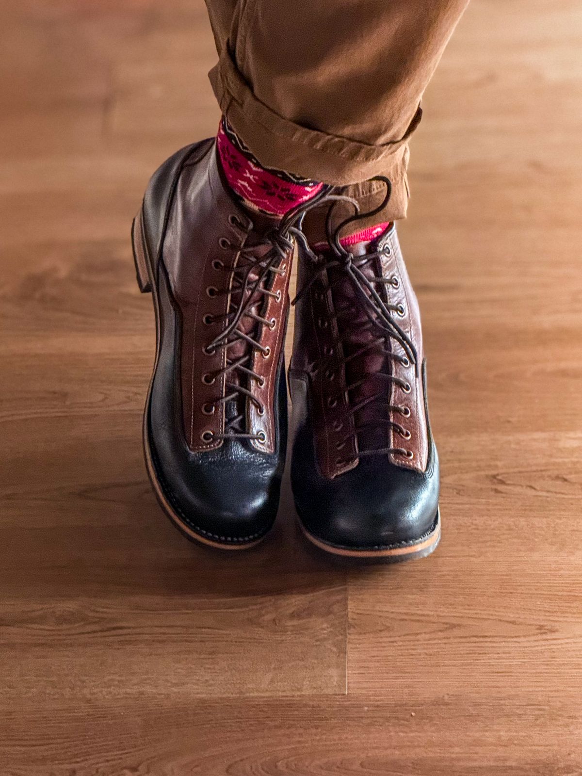 Photo by vishhh on September 26, 2025 of the Craft & Glory Outlander 6" Black Tan in Full Grain Waxed Water Buffalo.