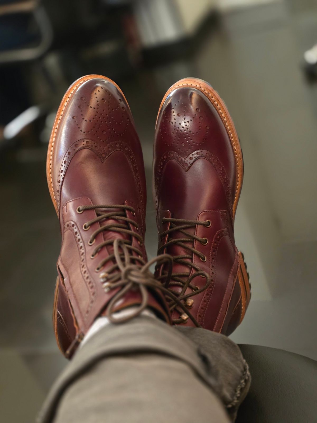Photo by vishhh on September 6, 2025 of the Kozasko Goodyear Welted Burgundy Brogue Zipper Boot in 1.7mm Brown Oil Pull Up Leather.