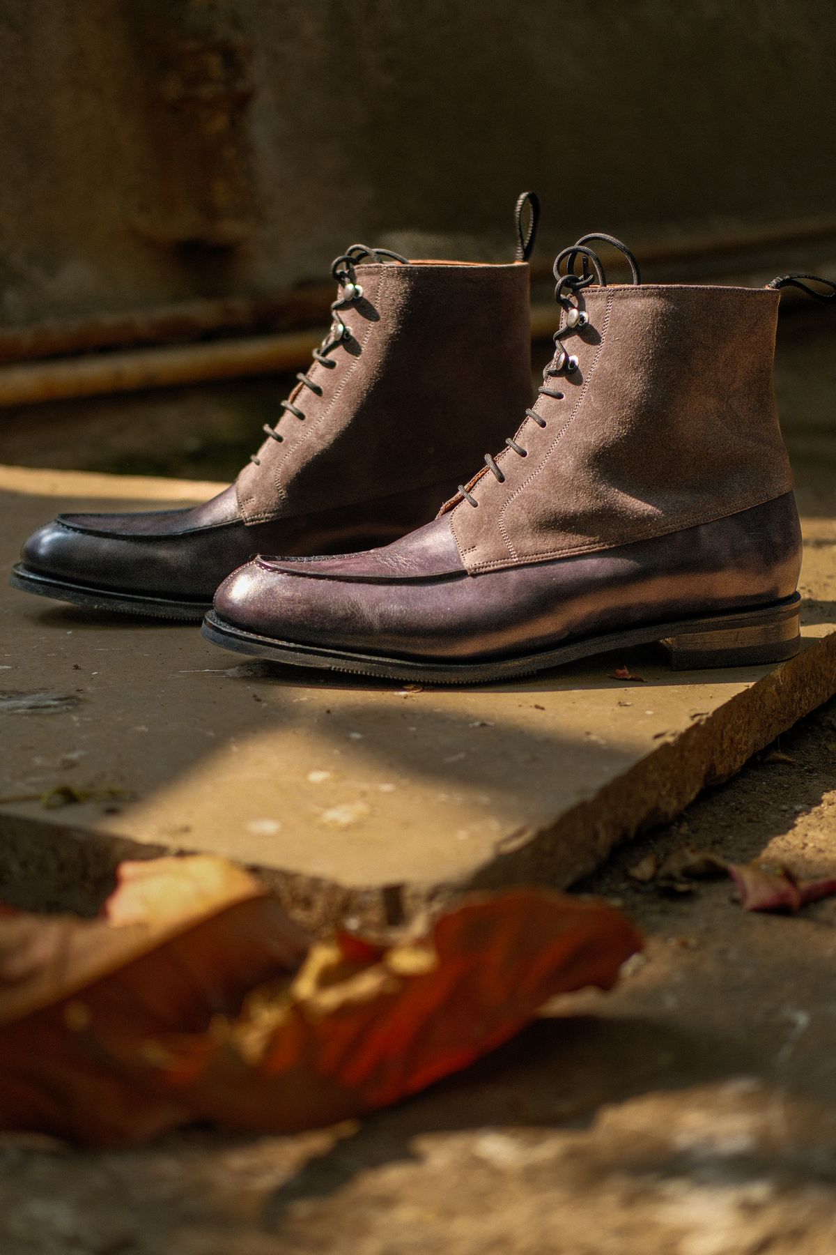 Photo by vishhh on February 1, 2026 of the Bridlen Moc Boots in C.F. Stead Fossil Suede & Black Museum Calf.