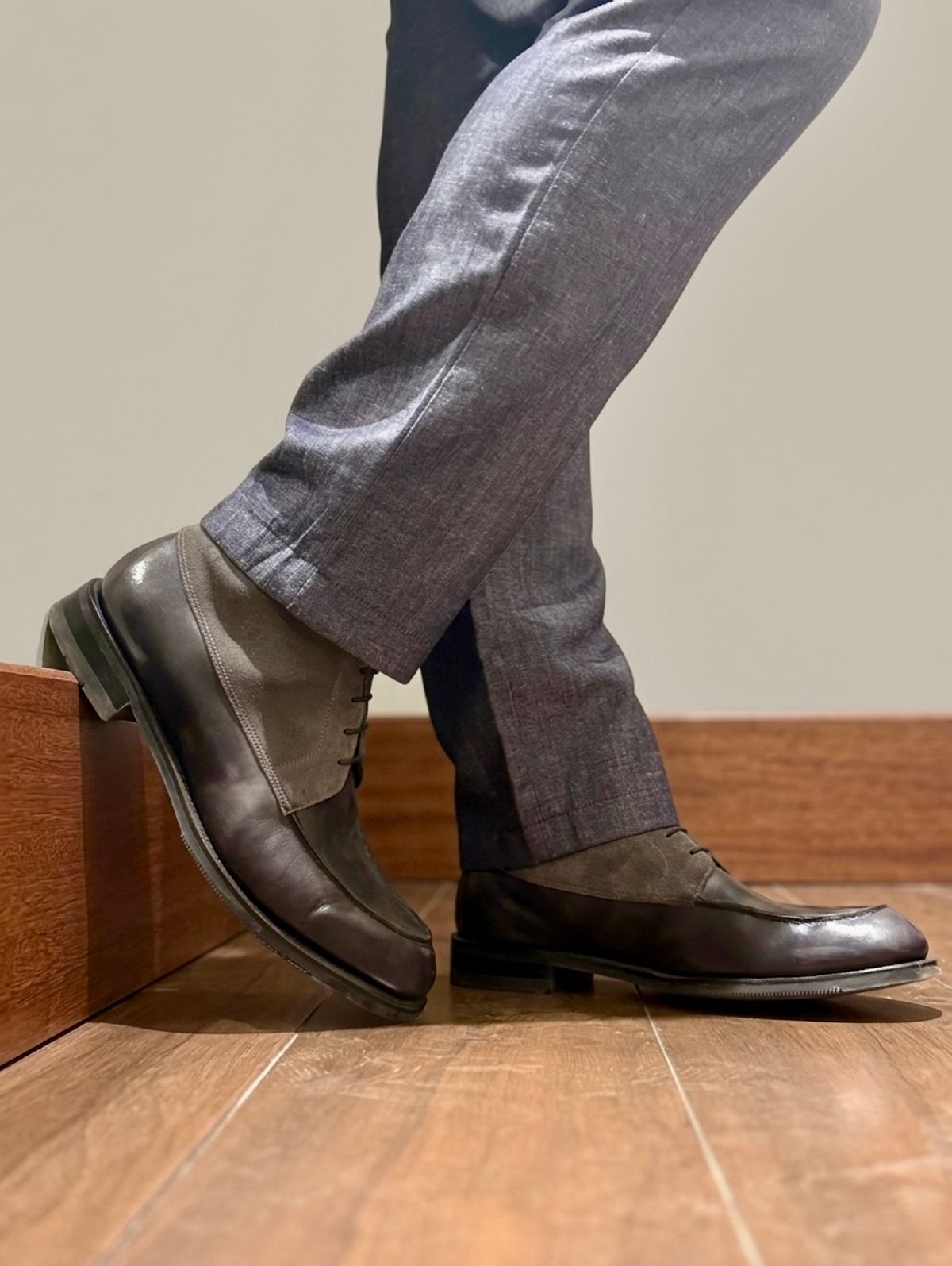 Photo by vishhh on March 25, 2026 of the Bridlen Moc Boots in C.F. Stead Fossil Suede & Black Museum Calf.