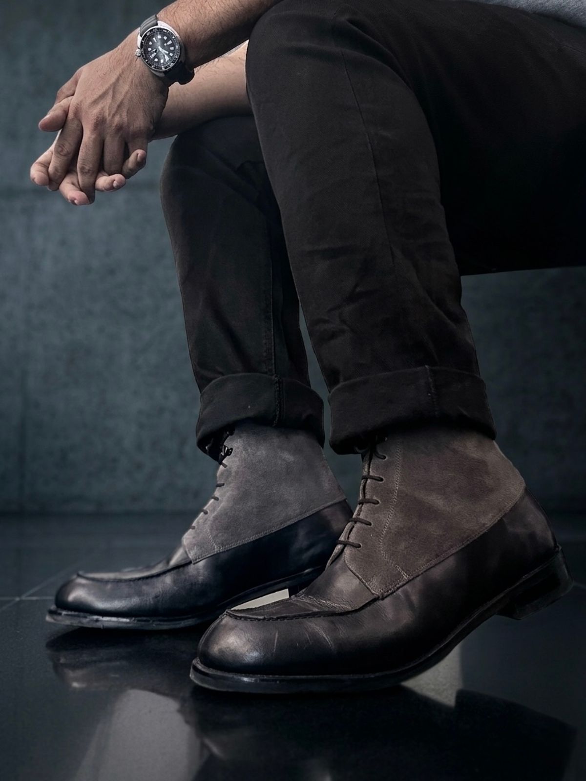 Photo by vishhh on April 4, 2026 of the Bridlen Moc Boots in C.F. Stead Fossil Suede & Black Museum Calf.