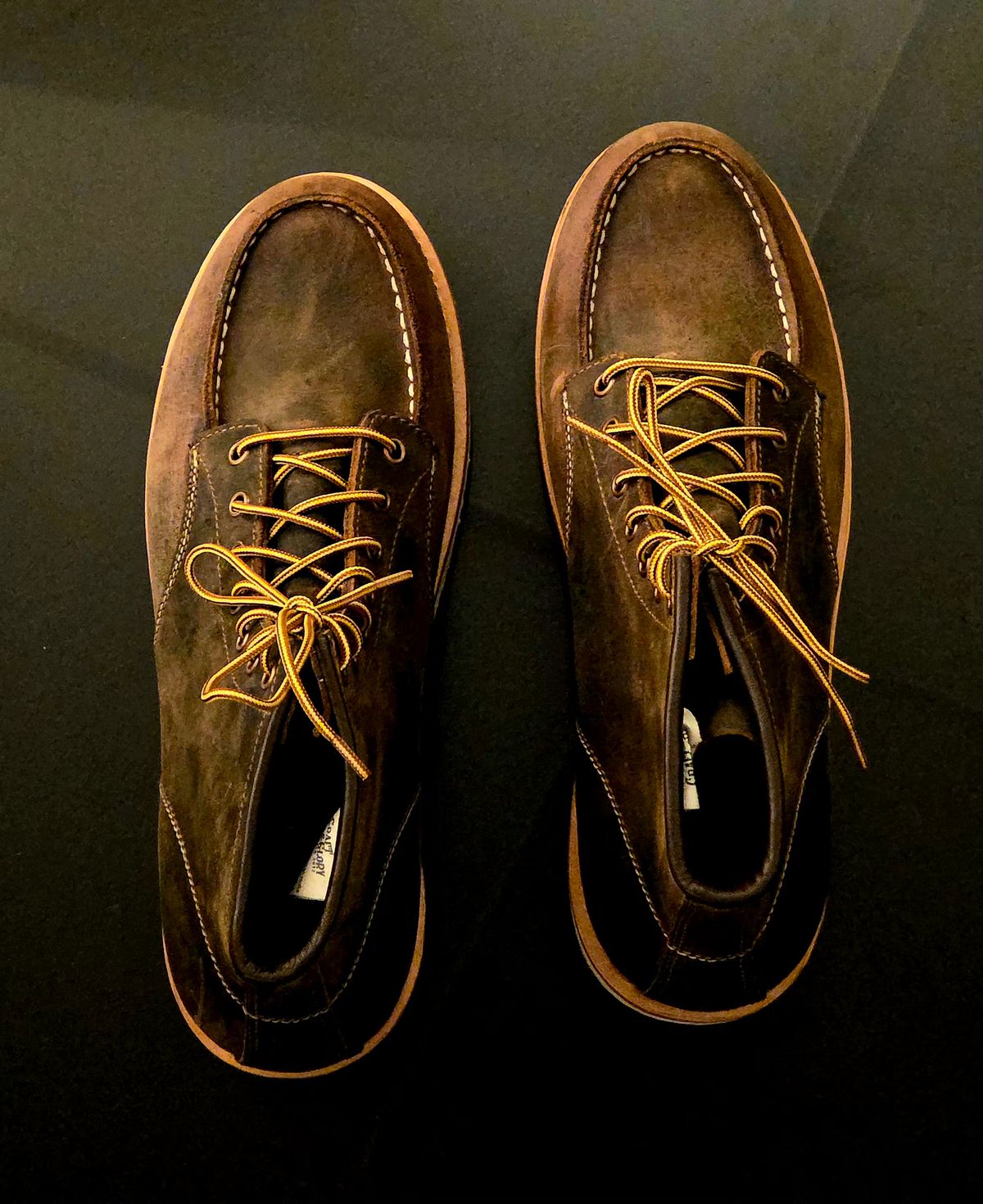 Photo by vishhh on September 17, 2025 of the Craft & Glory Craft & Glory Moc-Toe 6" in Full Grain Waxed Water Buffalo.