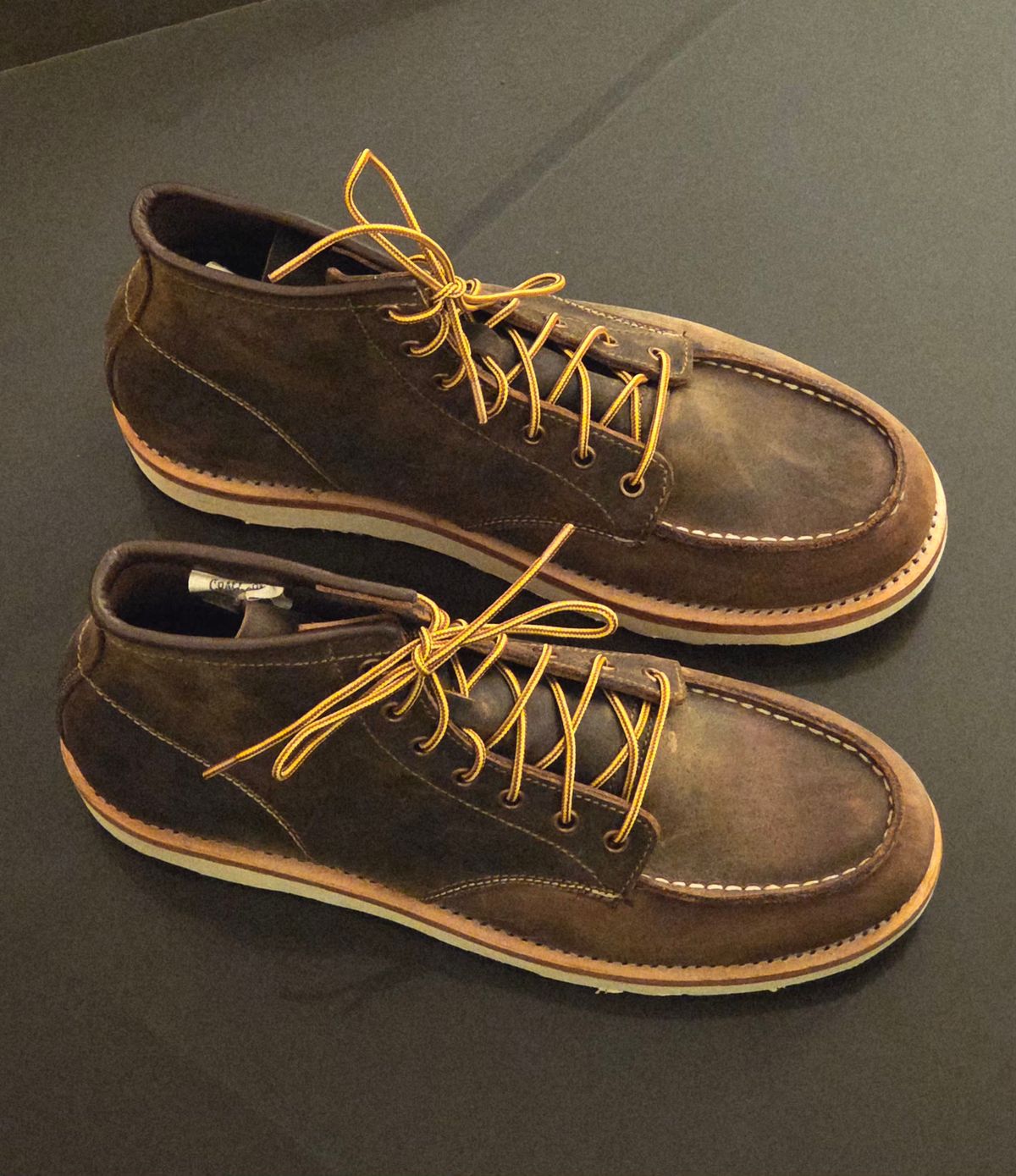 Photo by vishhh on September 17, 2025 of the Craft & Glory Craft & Glory Moc-Toe 6" in Full Grain Waxed Water Buffalo.