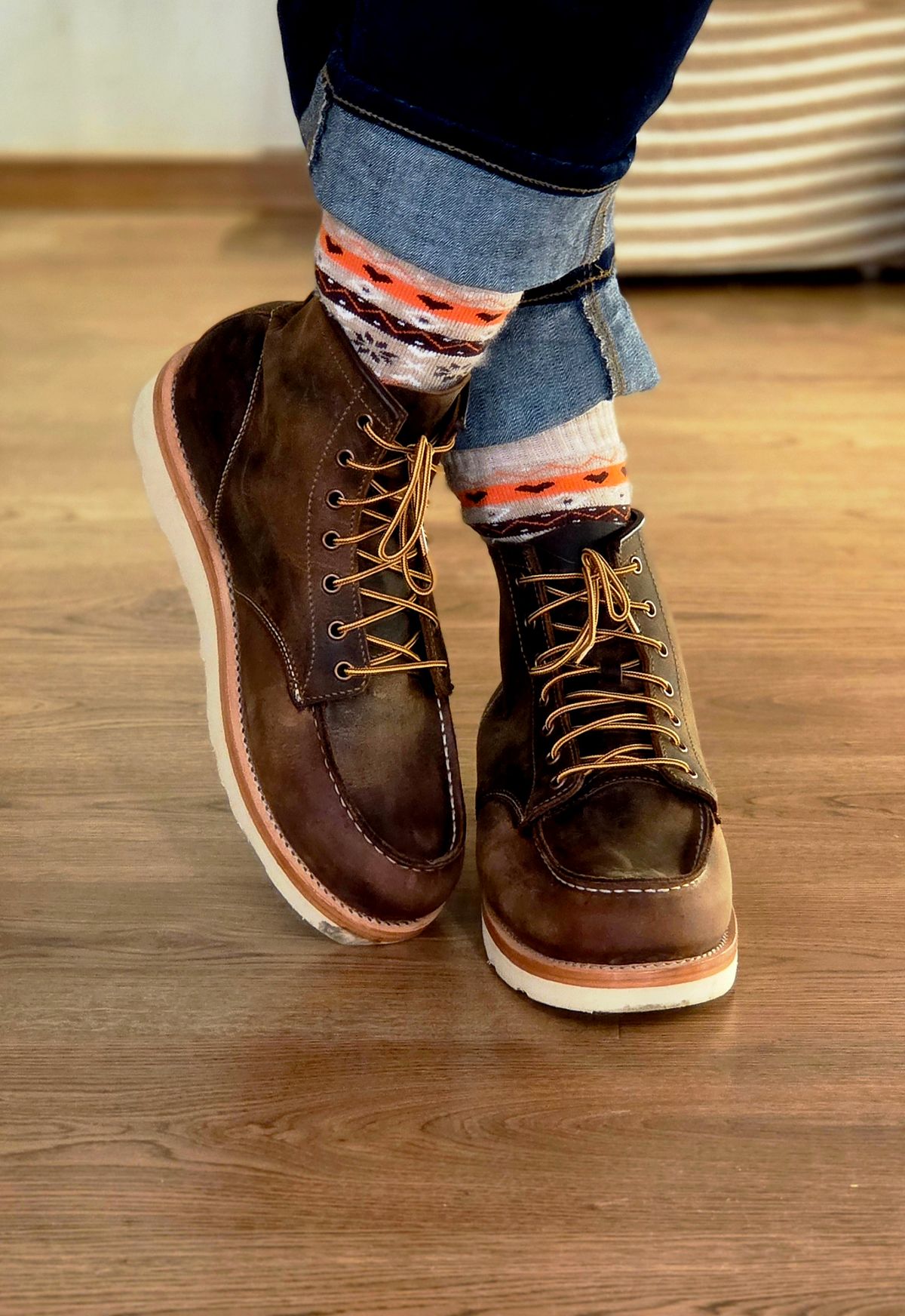 Photo by vishhh on September 18, 2025 of the Craft & Glory Craft & Glory Moc-Toe 6" in Full Grain Waxed Water Buffalo.