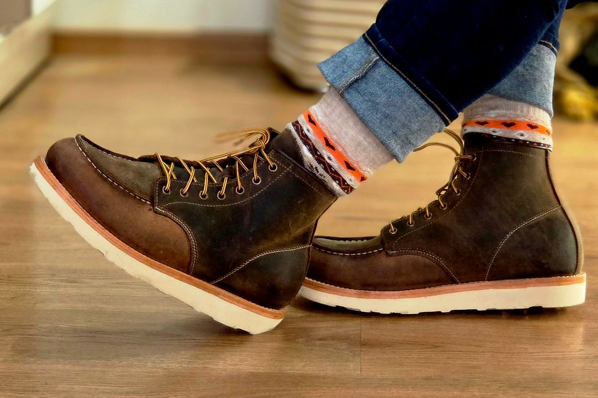 Photo by vishhh on September 18, 2025 of the Craft & Glory Craft & Glory Moc-Toe 6" in Full Grain Waxed Water Buffalo.