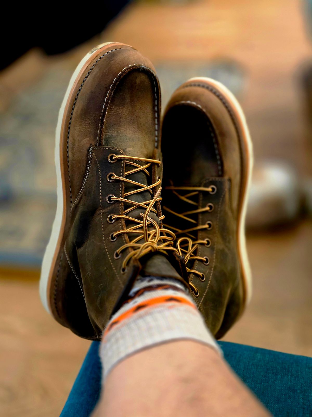 Photo by vishhh on September 18, 2025 of the Craft & Glory Craft & Glory Moc-Toe 6" in Full Grain Waxed Water Buffalo.