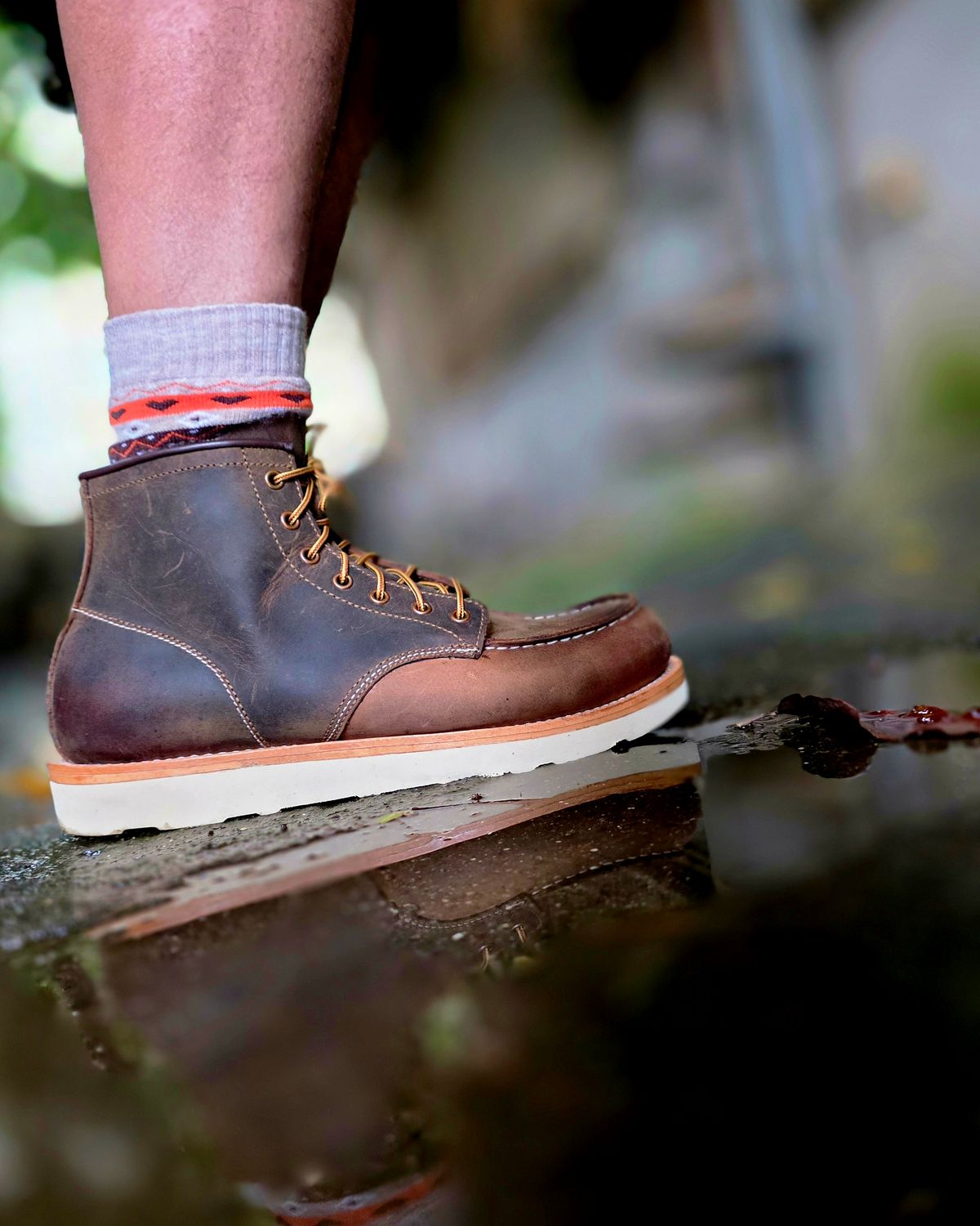 Photo by vishhh on September 18, 2025 of the Craft & Glory Craft & Glory Moc-Toe 6" in Full Grain Waxed Water Buffalo.