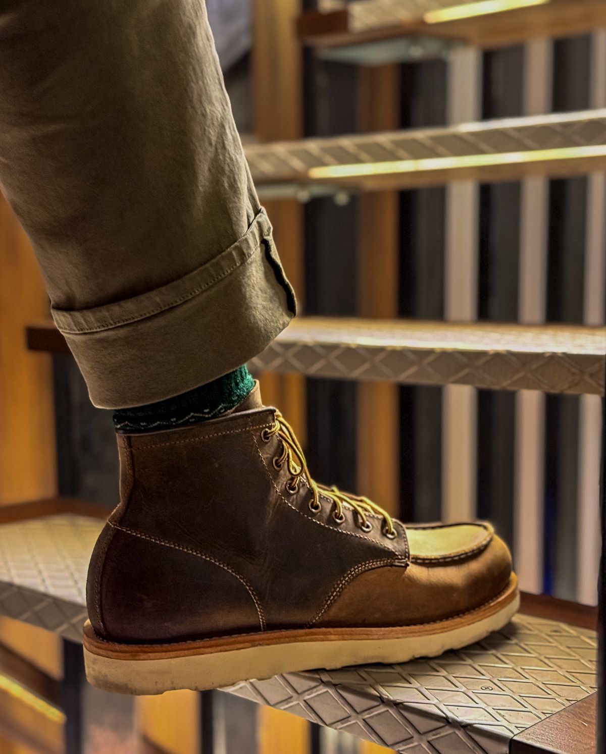 Photo by vishhh on September 27, 2025 of the Craft & Glory Craft & Glory Moc-Toe 6" in Full Grain Waxed Water Buffalo.