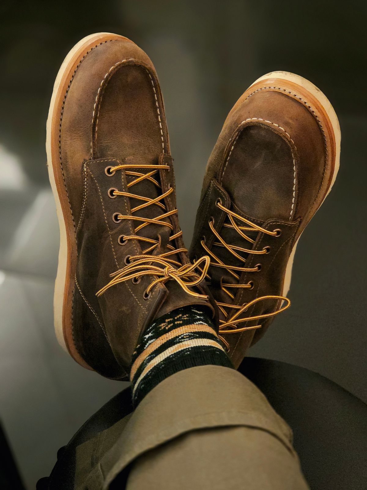 Photo by vishhh on September 27, 2025 of the Craft & Glory Craft & Glory Moc-Toe 6" in Full Grain Waxed Water Buffalo.