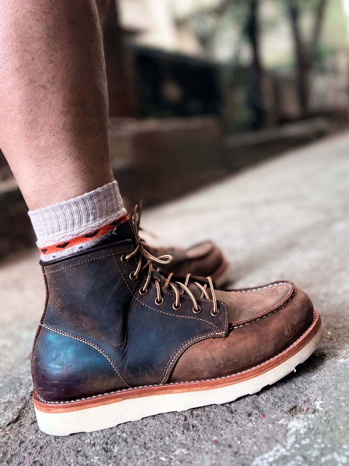 Photo by vishhh on November 20, 2025 of the Craft & Glory Craft & Glory Moc-Toe 6" in Full Grain Waxed Water Buffalo.