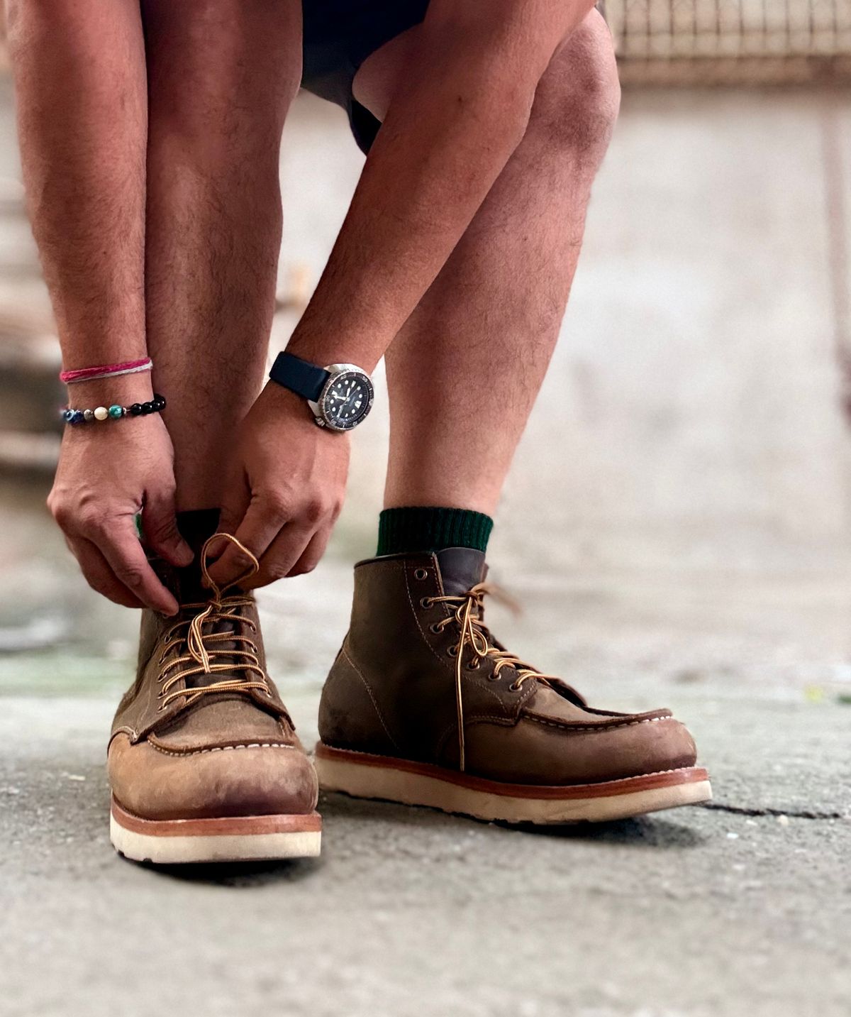 Photo by vishhh on December 4, 2025 of the Craft & Glory Craft & Glory Moc-Toe 6" in Full Grain Waxed Water Buffalo.