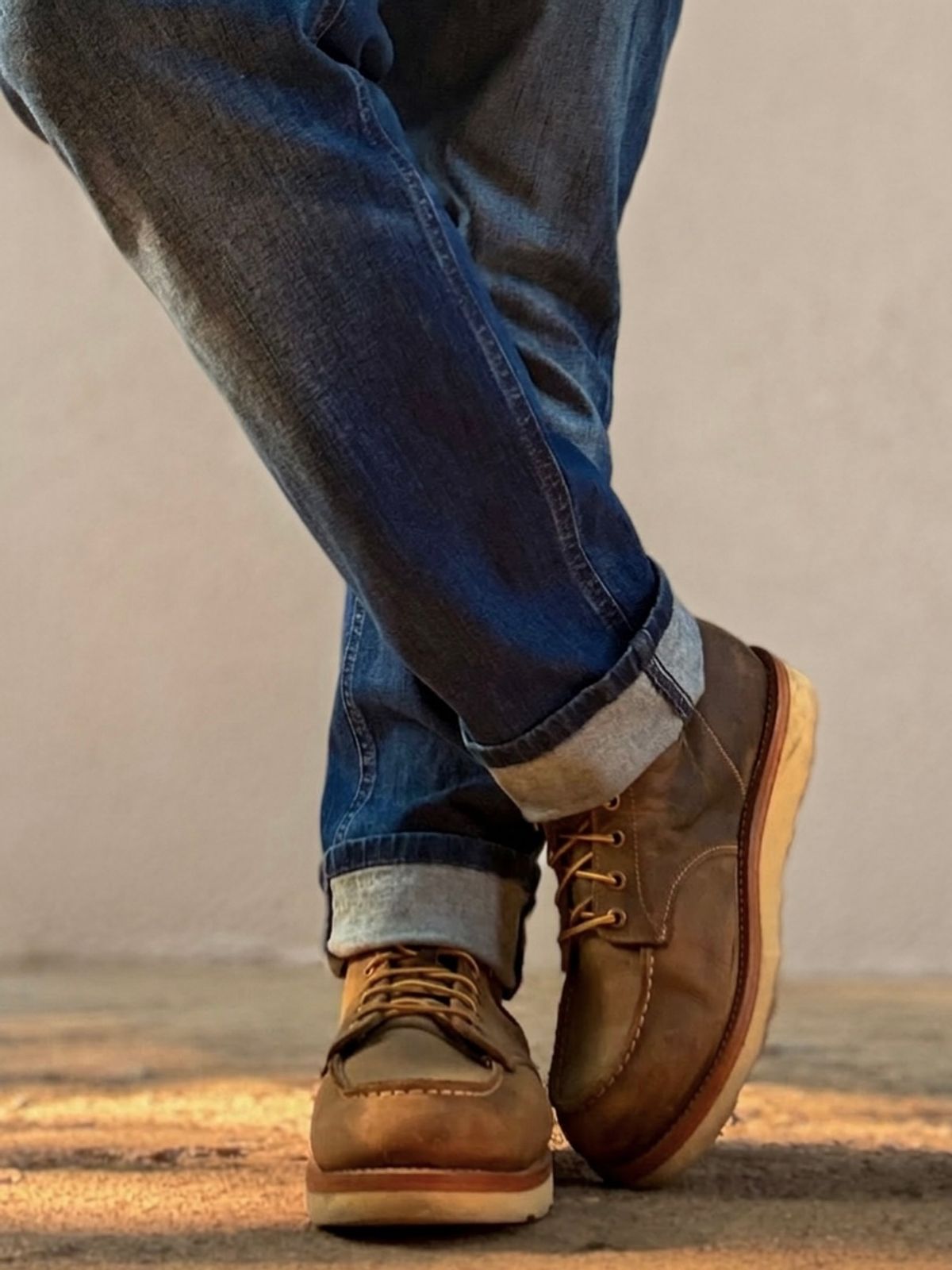 Photo by vishhh on March 12, 2026 of the Craft & Glory Craft & Glory Moc-Toe 6" in Full Grain Waxed Water Buffalo.