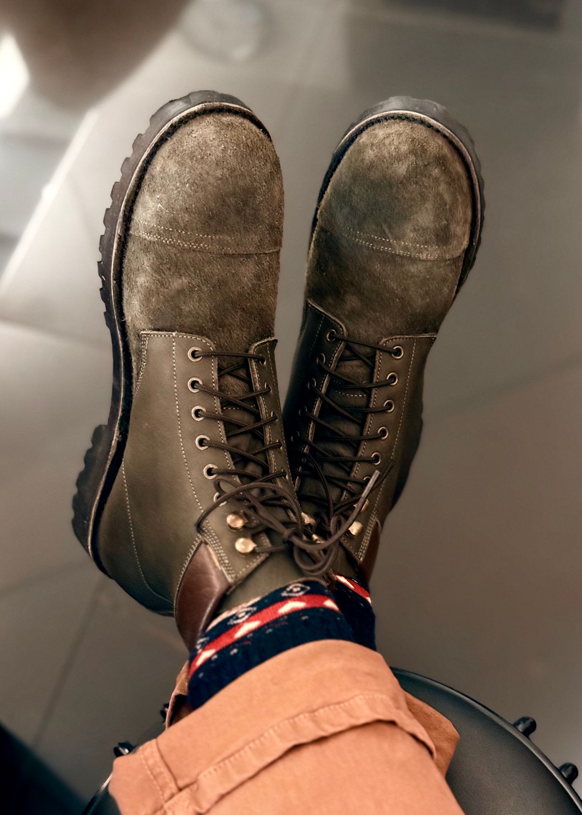 Photo by vishhh on December 10, 2025 of the Craft & Glory Himalayan Trailmaster Boots 6" (Grizzly Green) Water Repellent in Full Grain Waxed Water Buffalo.