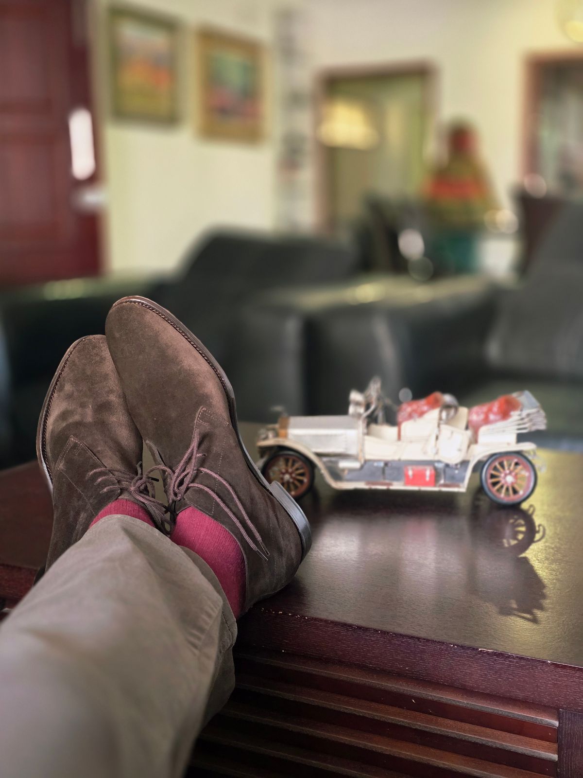 Photo by vishhh on January 3, 2026 of the Bridlen Unlined Chukka boot in C.F. Stead Chocolate Janus Calf Suede.