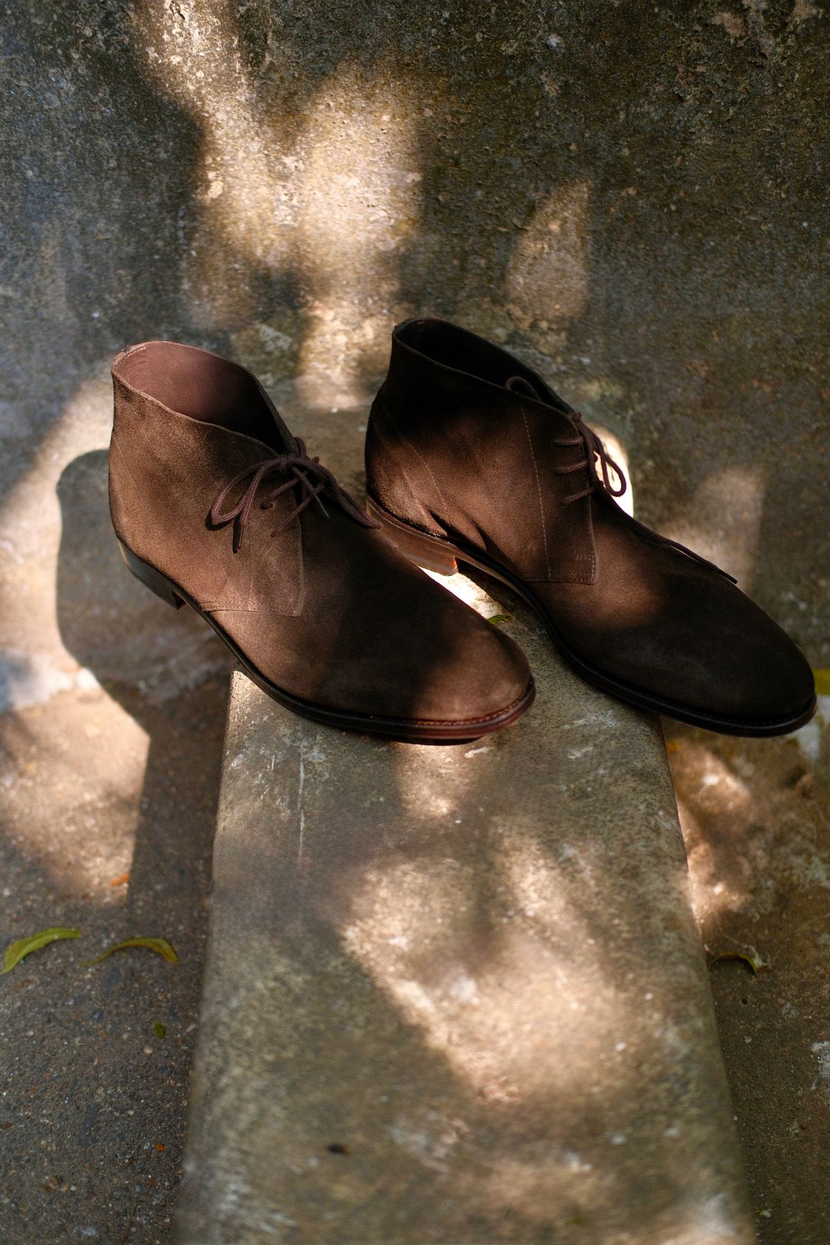 Photo by vishhh on December 31, 2025 of the Bridlen Unlined Chukka boot in C.F. Stead Chocolate Janus Calf Suede.