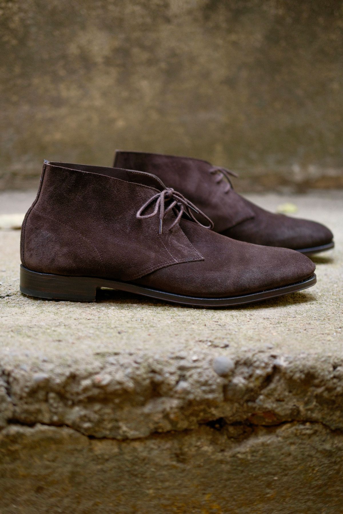 Photo by vishhh on December 31, 2025 of the Bridlen Unlined Chukka boot in C.F. Stead Chocolate Janus Calf Suede.