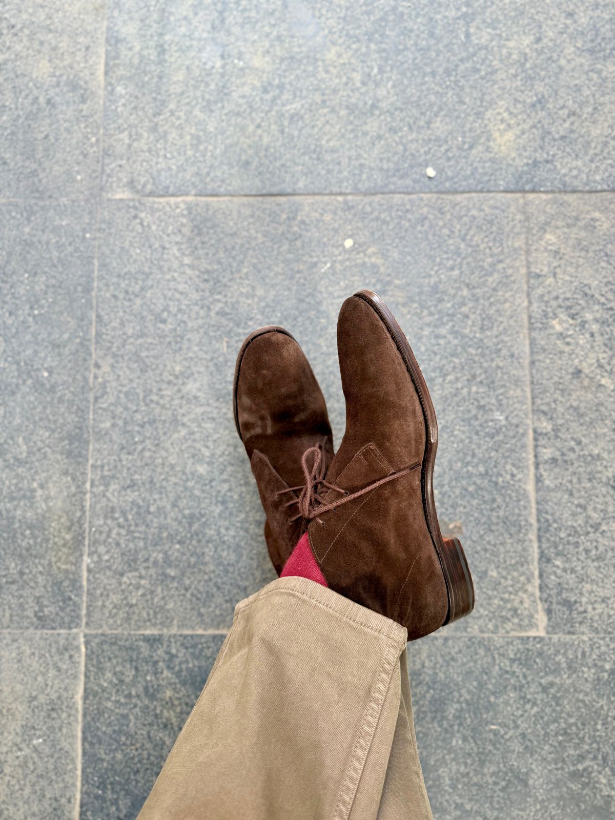 Photo by vishhh on January 3, 2026 of the Bridlen Unlined Chukka boot in C.F. Stead Chocolate Janus Calf Suede.