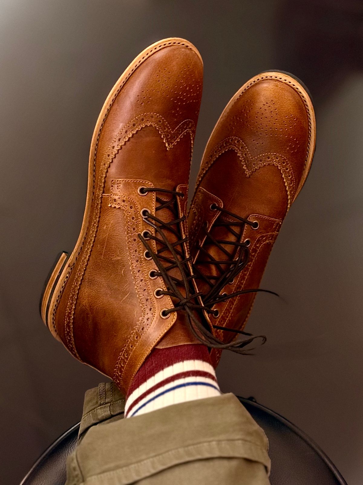 Photo by vishhh on October 29, 2025 of the Craft & Glory Craft & Glory / Long Wing Brogue- British Tan in Full Grain Waxed Water Buffalo.