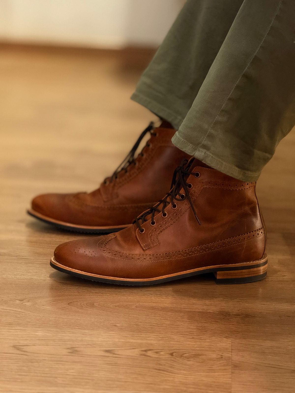 Photo by vishhh on October 29, 2025 of the Craft & Glory Craft & Glory / Long Wing Brogue- British Tan in Full Grain Waxed Water Buffalo.