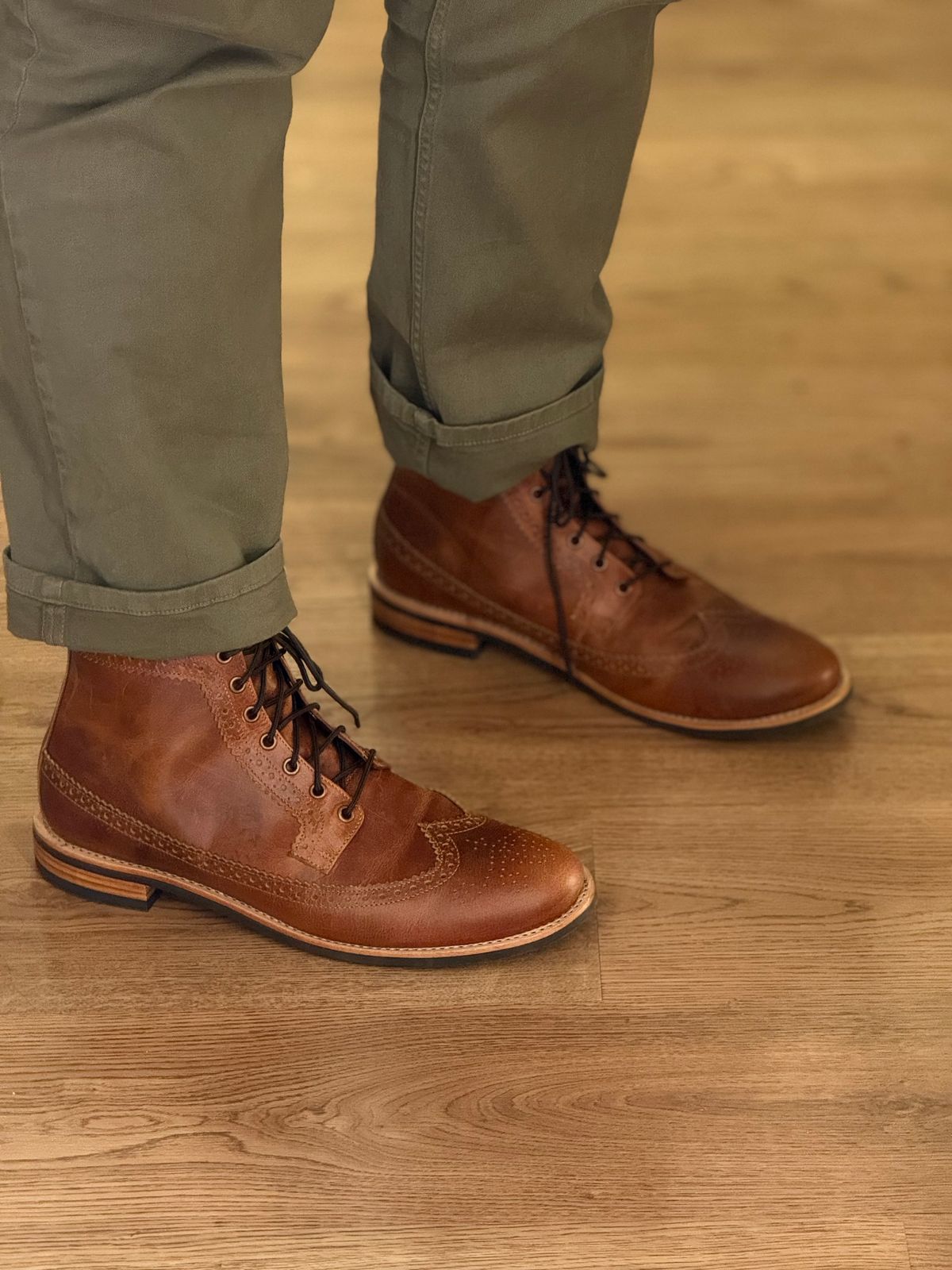 Photo by vishhh on October 29, 2025 of the Craft & Glory Craft & Glory / Long Wing Brogue- British Tan in Full Grain Waxed Water Buffalo.