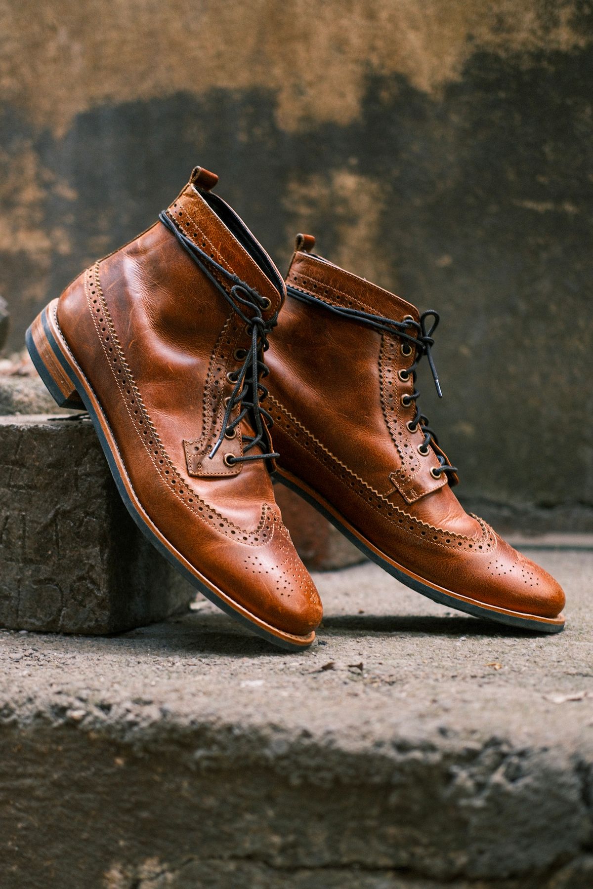 Photo by vishhh on December 24, 2025 of the Craft & Glory Craft & Glory / Long Wing Brogue- British Tan in Full Grain Waxed Water Buffalo.